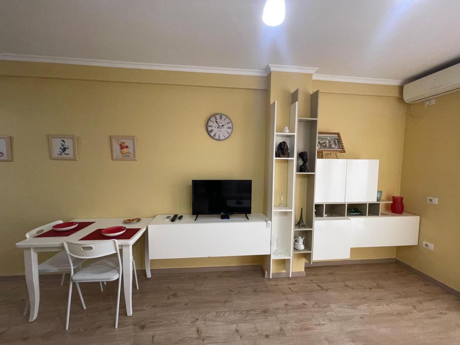 Ergi'S Host Apartment Тирана Экстерьер фото